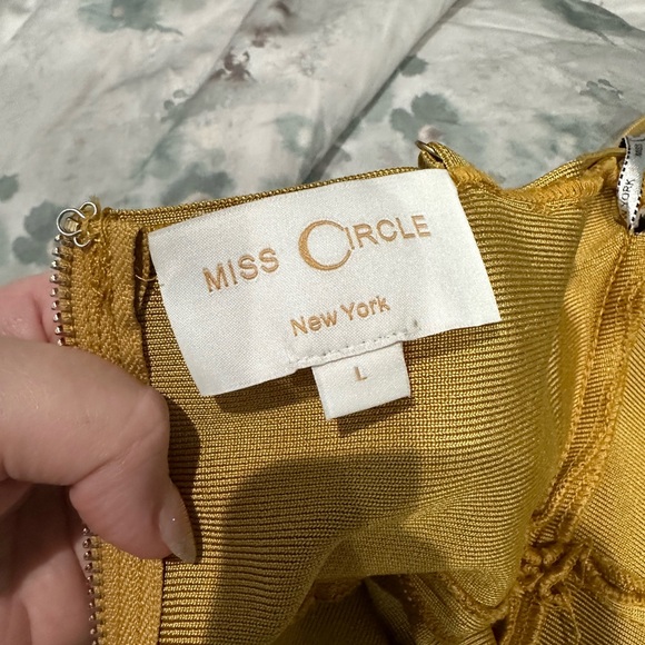 Miss Circle yellow mustard bondage dress size large with adjustable straps - Picture 6 of 8